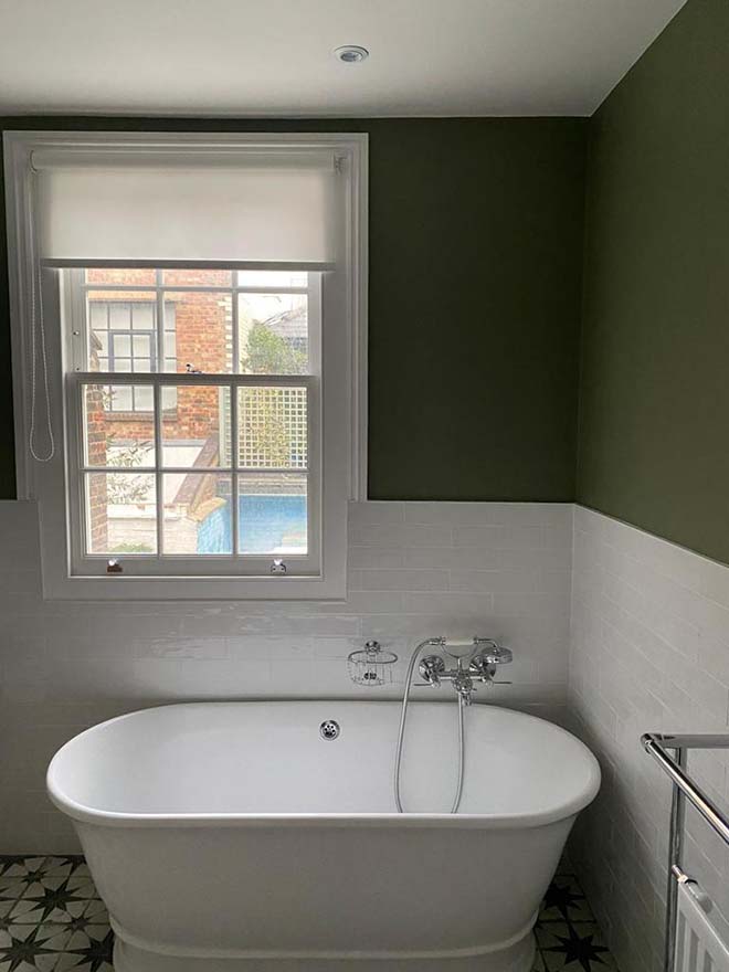 Box and sash for bathroom